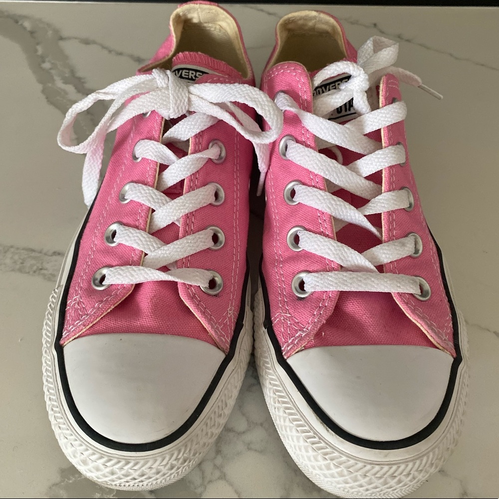 Women’s Pink Converse Size 6
